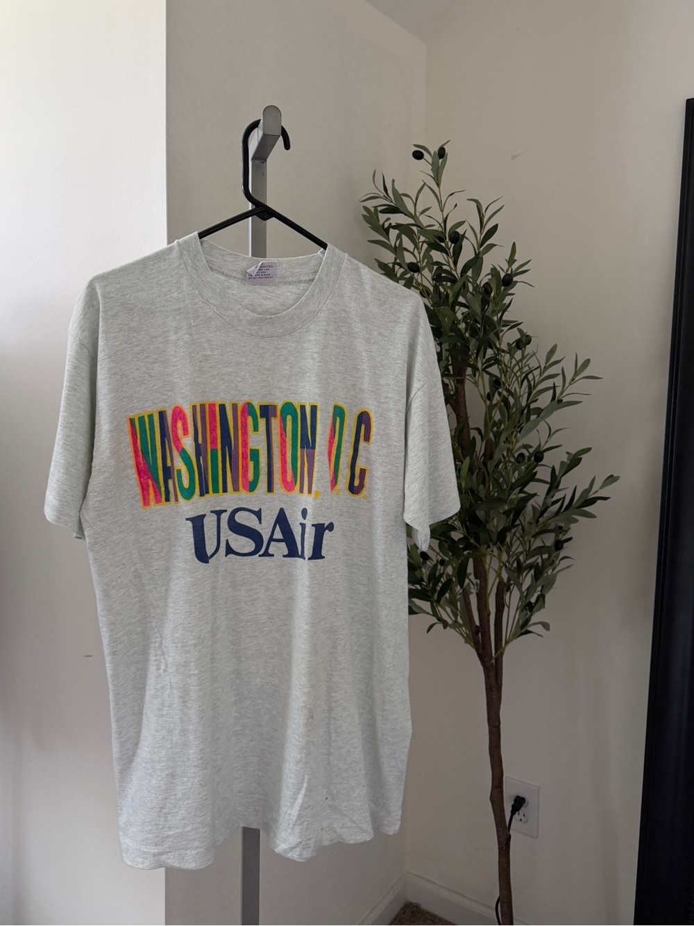 Vintage 90s USAir Washington D.C. gray t-shirt with rainbow-colored text graphic - Picture 1 of 5